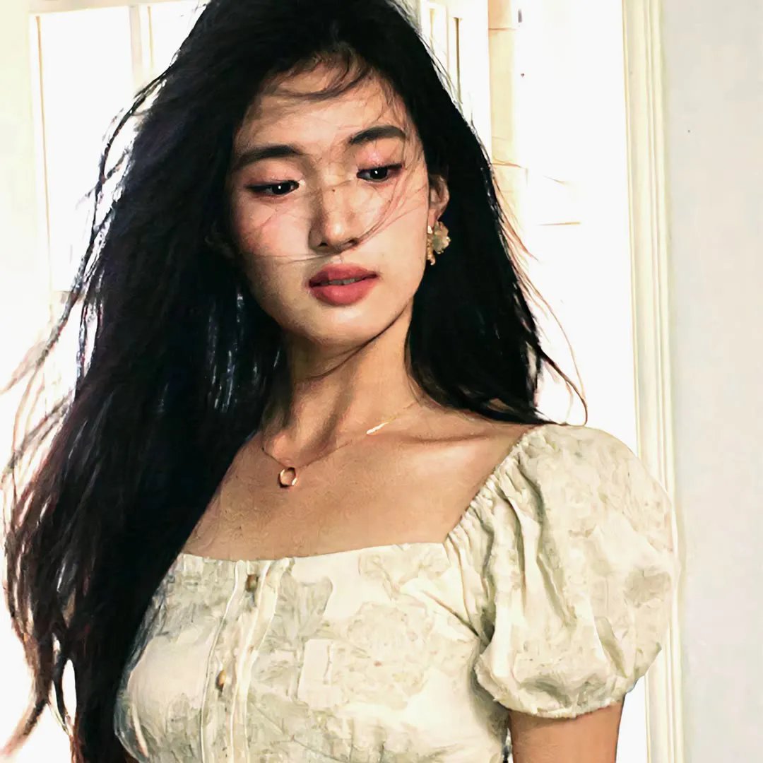 天间庄的三姐妹海报
