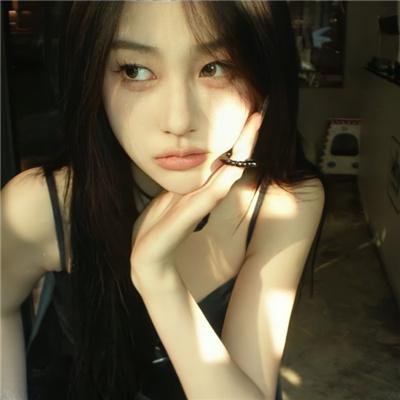 女性枷锁海报